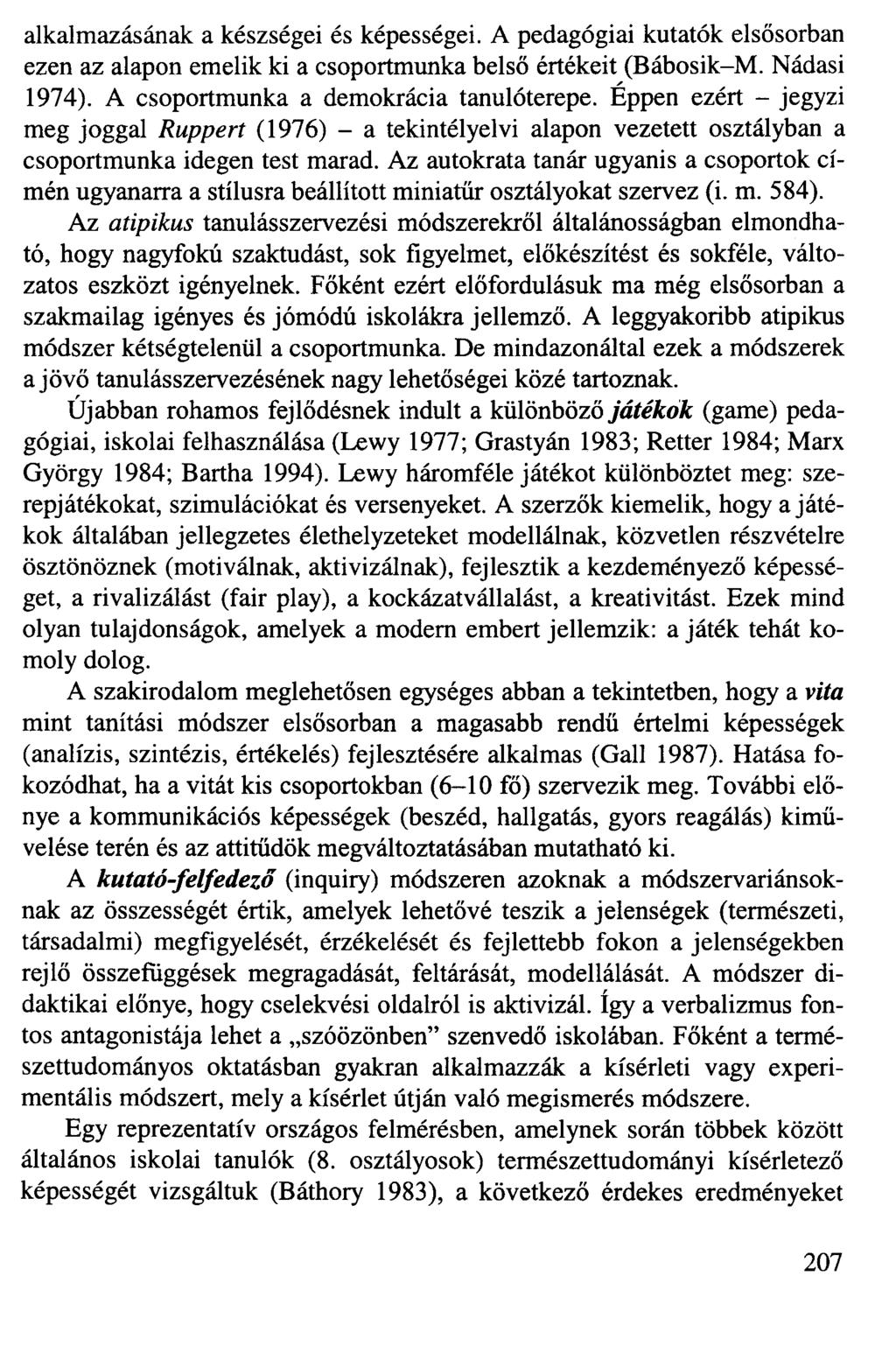 alkalmazásának a készségei és képességei. A pedagógiai kutatók elsősorban ezen az alapon emelik ki a csoportmunka belső értékeit (Bábosik-M. Nádasi 1974). A csoportmunka a demokrácia tanulóterepe.