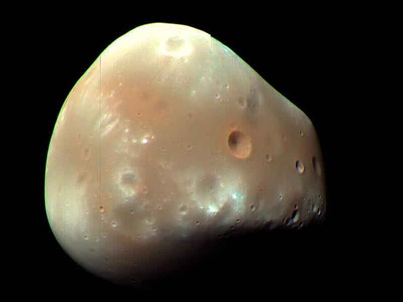 A Deimos egy kisebb méretű krumpli 15km. 12km. 11km mérettel rendelkezik. A Deimos. (NASA.