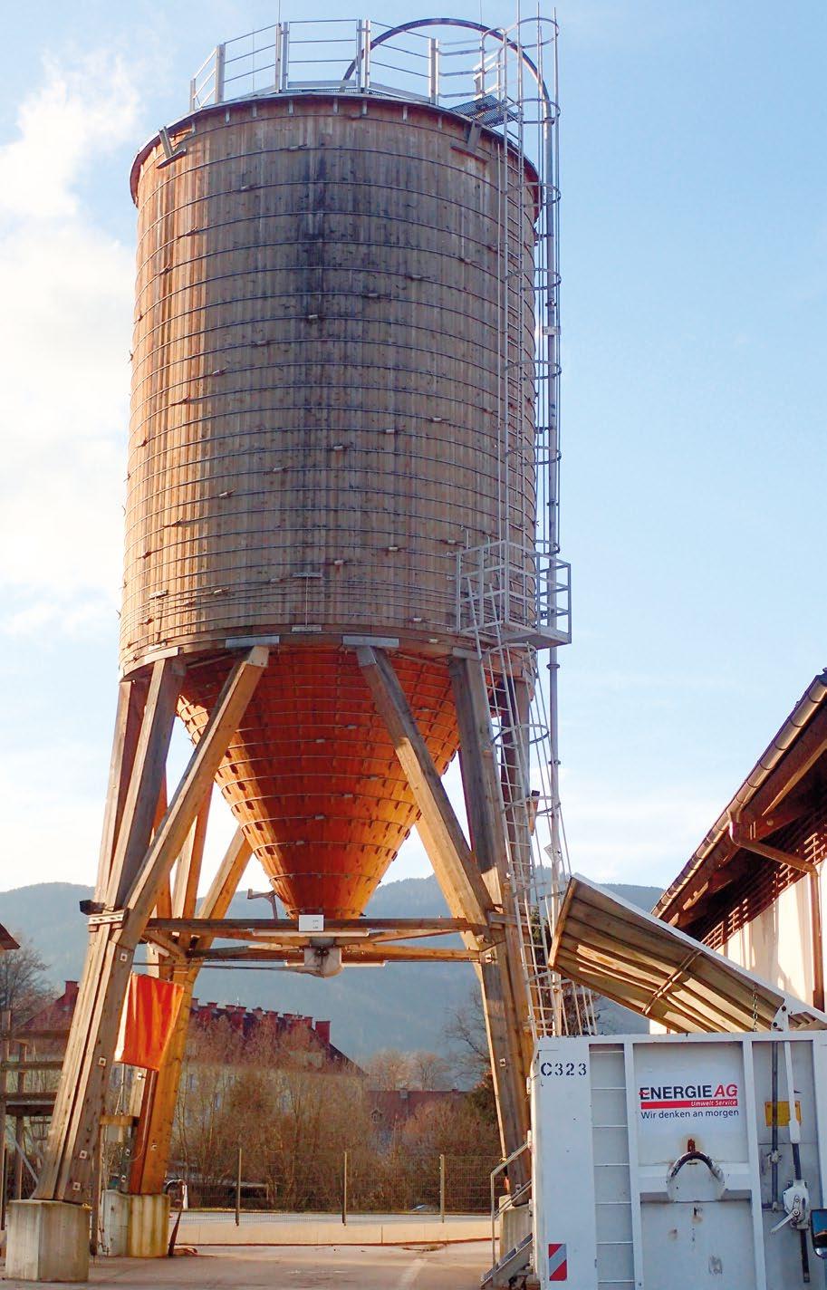 Az ASFiNAG 100%-ban az osztrák állam tulajdonában van. Az elmúlt években az ASFiNAG új sótároló silókat épített, amelyek alkalmasak egy átlagos téli szezon csaknem teljes sókészletének tárolására.