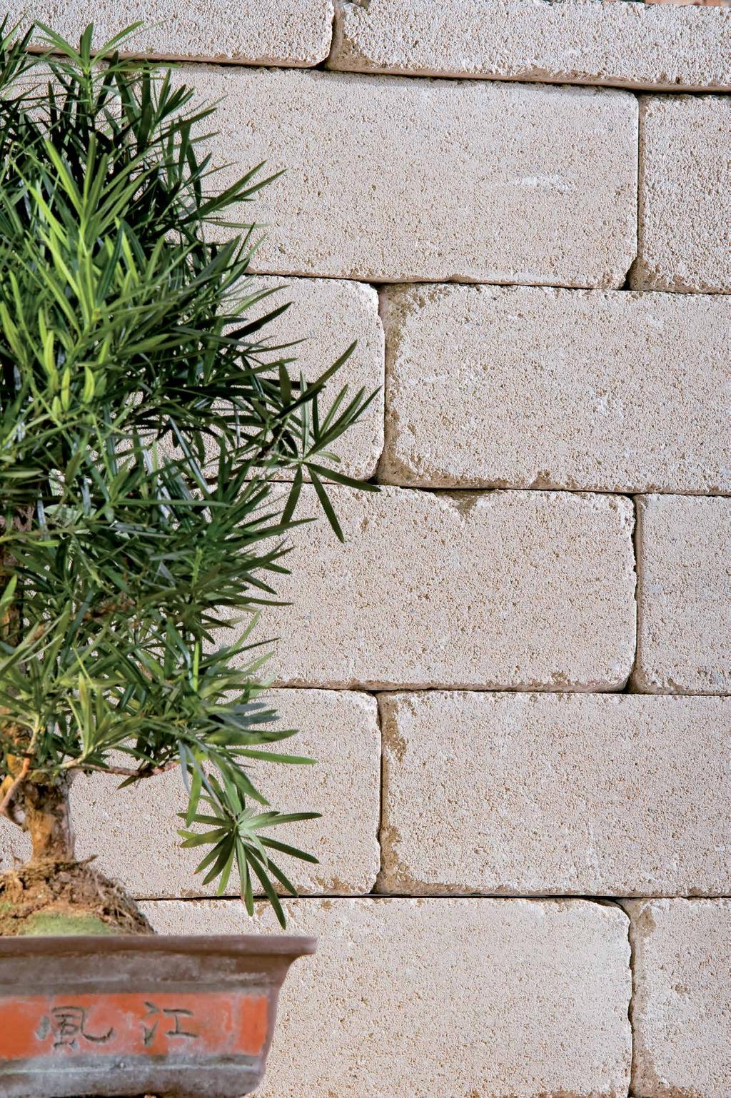 TERASZOK KOCSIFELHAJTÓK SÉTÁNYOK BURKOLAT LEHATÁROLÁSOK RÉZS
