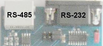 RS-485 A mikrokontroller a RS-485 kivezetésen keresztül kommunikál,, az AVR-Duino alappanelen levő USB csatlakozóján csak kifele áramlik jel. Az RS-232 kivezetésen nincsen kommunikáció.