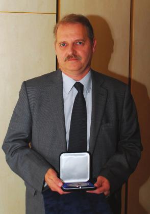 708 GYÓGYSZERÉSZET 2016. december Prof.