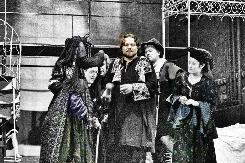 Puccini és Vajda közös estéje Giacomo Puccini (1858 1924) a klasszikus olasz opera átvezetője a zenei modernitásba, Vajda János (1949 ) pedig ennek az egyetemes átvezető gesztusnak legtekintélyesebb