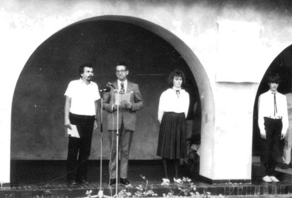 Hagyományırzı tevékenységéhez kapcsolódik az emlékhelyek kialakításában való részvétel: szervezıként, lebonyolítóként, közremőködıként, szónokként.