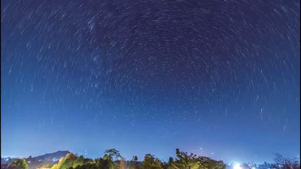 Kamera és Galéria Csillag útvonalak A kamerával a csillagok éjszakai égbolton történő mozgását is megörökítheti.