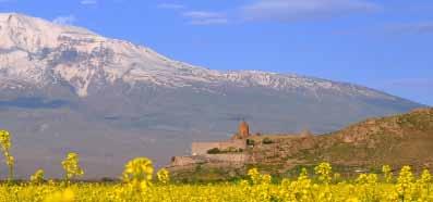nap: Kirándulás a Khor Virap kolostorba, mely az Ararat hegy lábánál található. Innen lenyűgöző kilátás nyílik a bibliai hegyre, ahol az írás szerint Noé találta magát a vízözön után.