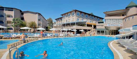 CLUB BELLA SUN **** (Side) A szálloda kb. 200 méterre található a tengerparttól, kb. 3 km-re Side-től és kb. 60 km-re Antalya repülőterétől.