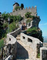 Az Appeninek szikláin épült miniállam San Marino kormányzói palotájának, ill.
