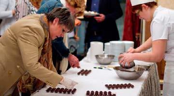 A Gerbeaud Csokoládészalonban megtalálható a csoki összes változata forró csokoládé, táblás csokoládé, sütemények,