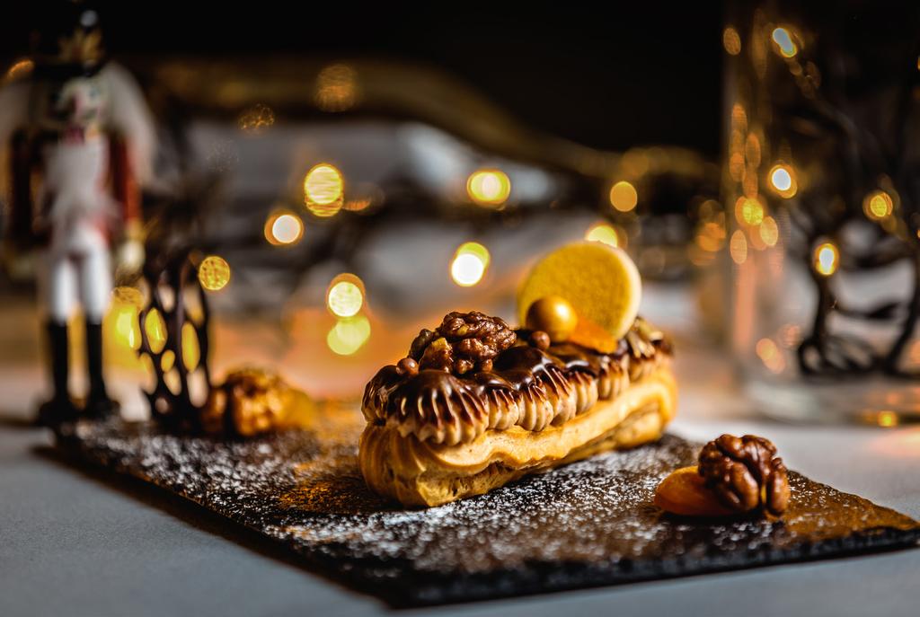 Locally inspired Xmas desserts Karácsonyi ízek újraálmodva Sweet moments in December If you are in the mood for some sweetness as we approach the festive season, our winter delicacies will surely