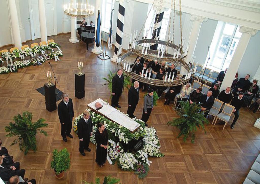 évében elhunyt Veski professzor távozása hatalmas űrt hagyott maga mögött, a nemzetközi gyógyszerészeti tudományos világ, valamint az észt és a magyar gyógyszerészet megrendülten gyá szolja.