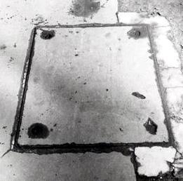 A gyalogjárók alatti védőcsövek megszakítására szükségessé vált a földalatti betonszekrények megépítése, itt kerültek elhelyezésre a helyi kábelek kötései, a kábel elágazások, majd a DM és koaxiális