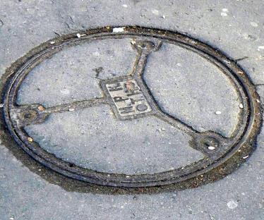 1964 végén jelent meg a betoncsöveket kiváltó 105 mm átmérőjű pvc-t cső. A csőbe kezdetben kis egységű ólomburkolatú kábelek kerültek behúzásra.