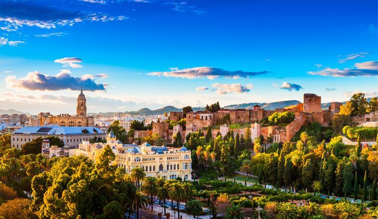 Malaga Katedrális Történelmi városközpont Alcazaba és Gibralfaro A kirándulás első megállója Malaga, a több mint kétezer évvel ezelőtt alapított város, mely ma a mediterrán régió legrégibb