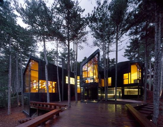 3. ábra. Vars ház, Madrid, 2003. Acebo&Alonso 4. Topografikus A helyrajzolat meghatározó tervezési alapséma is lehet az építészek számára.