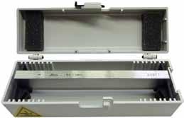 ábra Fagyasztásos beágyazási rendszer bőrönd, tartalma: - 3 beágyazótálca mélyedésekkel, három méretben: 18 mm, 24 mm, 30 mm - 6 mintaasztal, kicsi