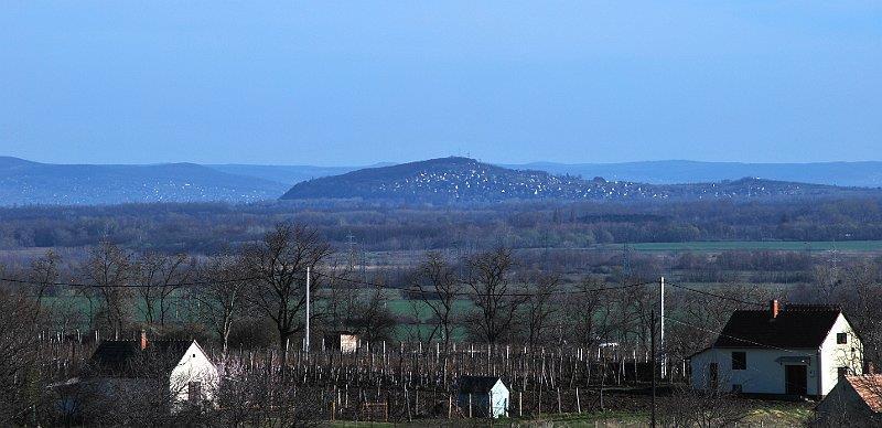 Marcalit a régiók kapujának is hívják, mivel a Dél-Dunántúl, a Nyugat-Dunántúl és a Balaton hármas határán fekszik.