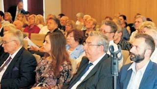 Megemlítette, hogy három hónappal ezelõtt stratégiai együttmûködési megállapodást írt alá a KEP az Európa Mozgalom Magyar Tanácsával. Külön is megköszönte az Akadémia támogatását. Dr.