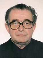 prépost 1930-ban született Budapesten, 1953-ban szentelték Esztergomban.