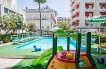 20-ig +3% előfoglalási kedvezmény, családi akció: 2F+2GY (12 évig)= 3F. HOTEL CAMPERADOR*** Fekvése: a szálloda Rimini Torre Pedrera központjában, a tengerparti sétányon fekszik.