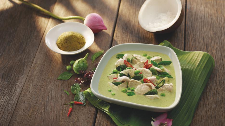 Zöld curry csirkével Kaeng Khiaw Waan Kai 1. Melegítsen fel egy fazekat a tűzhelyen, majd adja hozzá az 1. adag friss kókusztejet (100 g).