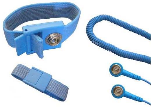10 mm Colour: Blue COILED CORD: Material: 12x22AWG copper and urethan jacket Length: 3 m Resistance: 1 MOhm (in the snap fastener) Connections: Snap fastener, female 10 mm to the wristband; Banana