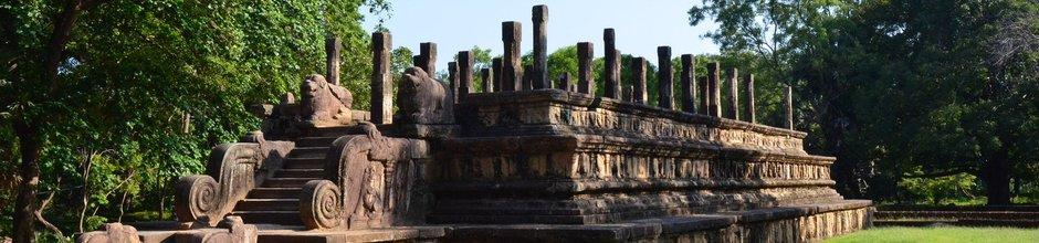 A Sigiriya sziklaerőd amely az UNESCO világörökség része - egyike a legdrámaibb és leglenyűgözőbb történelmi helyeknek a világon. Várpalotaként építette az i.sz. 5.