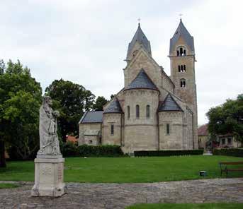 A falu kiemelkedő turisztikai vonzereje a szakrális értékekben rejlik. A Szent Lőrinc Római Katolikus Templom 1843-ban épült, a klasszicista stílusú templomot 2011-ben újították fel.