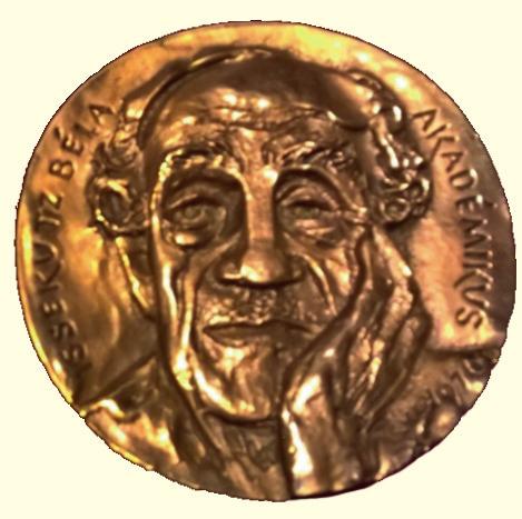 Az Issekutz Béla a magyar gyógyszerkutatás iskolateremtő farmakológus professzora nevét viselő kitüntetést 1982-ben alapították, a kitüntetéssel évente egyszer a farmakológiai területén kiemelkedő