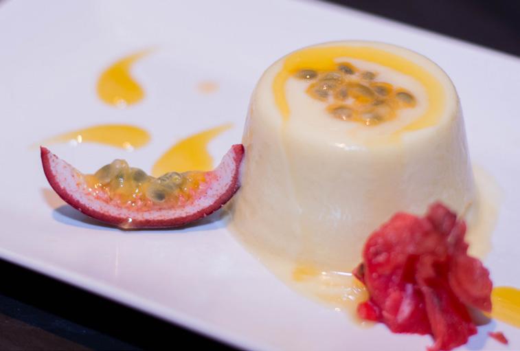 maracujával készült krém,karamelízált kesudió morzsával, gluténmentes Fresh maracuja cream