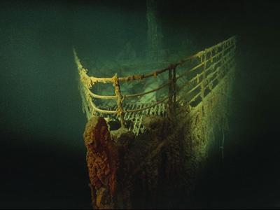 A Titanic 1912. április 14-én süllyedt el. 3800 m mélyen van.
