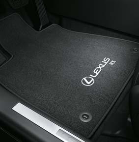 A Lexus díjnyertes nanoe technológiája mikroszkopikus méretű negatív töltésű ionokat kibocsátva frissíti a kabin levegőjét, emellett pedig hidratálja az utasok haját és bőrét.