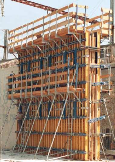 87 cm széles munkaszint alakítható ki Framax betonozó munkaállvány 1,25/2,70 m: - daruval kezelhető,