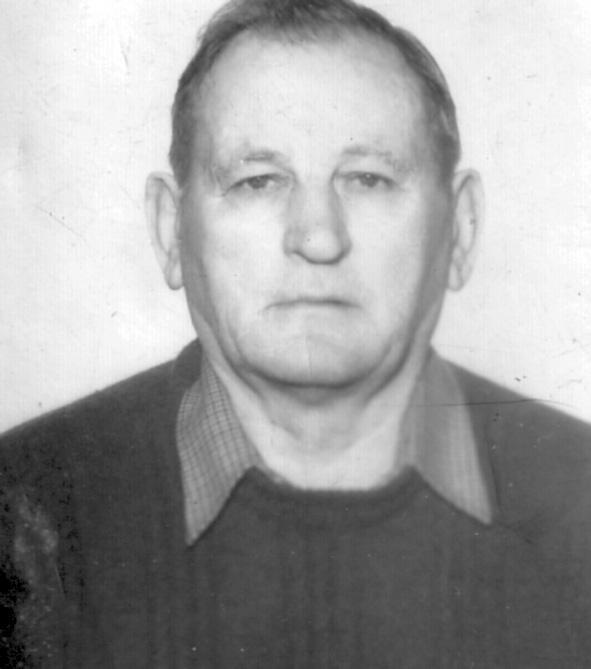 ) 1944 őszén testvéröccse, Aladár községi bíró szerb partizánok általi nyilvános kivégzése hatására, három gyermekét hátrahagyva feleségével, Tóth Júliával Magyarországra menekült.