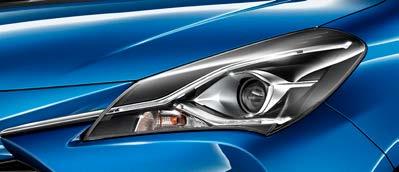 6 Részletek A ragyogó fényvezető elemek a króm díszléc természetes meghosszabbításának tűnnek, amely a Toyota-emblémára irányítja a
