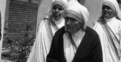 A Szeretet Misszionáriusai: Krisztus szomját csillapítani a legszegényebbekben Sepsiszentgyörgyön jelenleg hat nővér lakik az őrkői szerzetesi házban, ők Teréz anya leányai.