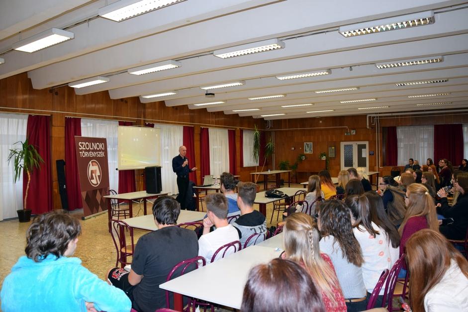 Szolnokon a Szolnoki Törvényszék a Jász-Nagykun-Szolnok Megyei Főügyészséggel, a JászNagykun-Szolnok Megyei Rendőr-főkapitánysággal és a Jász-Nagykun-Szolnok Megyei