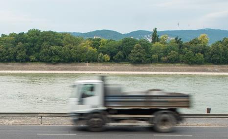 mérföldes szállítások támogatása (elektromos jármű, teherkerékpár) Nemzetközi kutatás és a citylogisztika kapcsolata Citylab projekt: