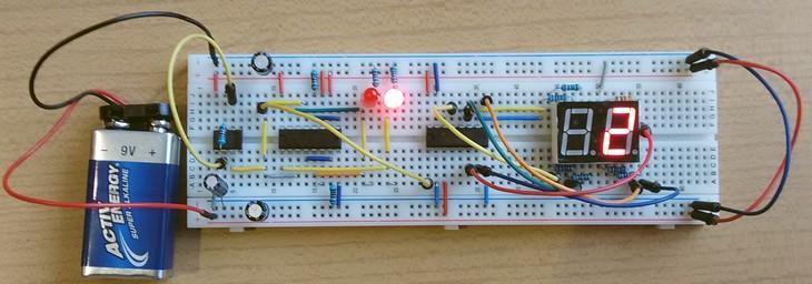 CD4026 alkalmazási példa A CD4026 IC-hez ha nem kapcsolunk hozzá teljesítménymeghajtó áramkört akkor közös katódú kijelző kell.