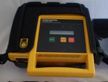 10. BLS AED 4 Félautomata defibrillátor (AED) AED (Automata External Defibrillator szó szerint automata külső defibrillátor, vagy más néven félautomata defibrillátor) Ezen eszközök az elektródákon