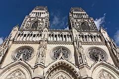 Je n habite pas à Paris, j habite en province, à Orléans.