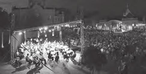 ZENEI KÖZÉLETünk körkép Szabadtéri Játékoktól az ajándékkoncertig A Szegedi Szimfonikus Zenekar számára a legjelentôsebb nyári feladatot hagyományosan az ország egyik legjelentôsebb fesztiválja, az