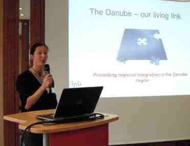 Danijela Petrovic (University of Belgrade-Serbia) a projekt megvalósítás során szem előtt tartott minőségbiztosítási kritériumokat ismertették.