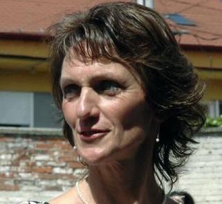 DIÁKJAINK VOLTAK 62 JUHÁSZ BÉLA Csevegés Aradon Éberle Trudival Éberle Emília Gertrude (Trudi) 1964. március 4-én született Aradon. A világ tornasportjának kiemelkedő egyénisége.