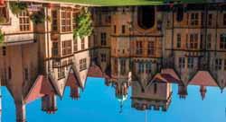 Ismerkedésünket Britanniával a Leeds kastély meglátogatásával kezdjük. A varázslatos középkori kastély, tó közepén lévő két kis szigetre épült.