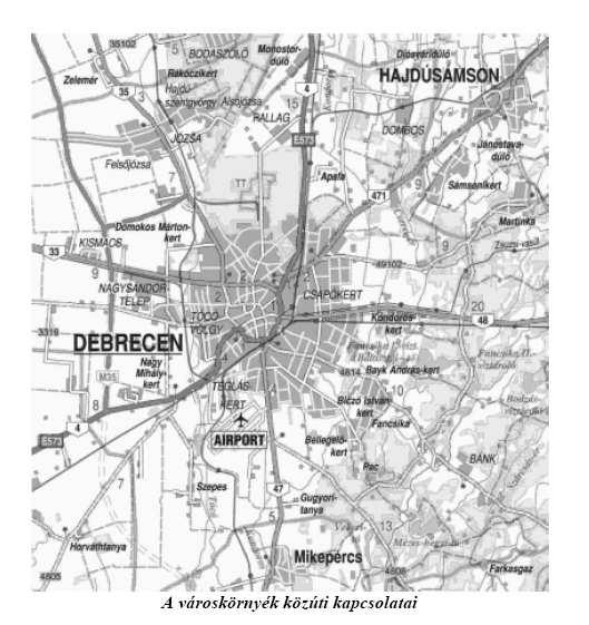 A város belterületi közúthálózatának hossza 555 km, melynek közel 95 %-a a város tulajdonában van, míg a mintegy 30 km hosszú, a Debrecenen átvezető országos közúthálózat átkelési szakaszait a