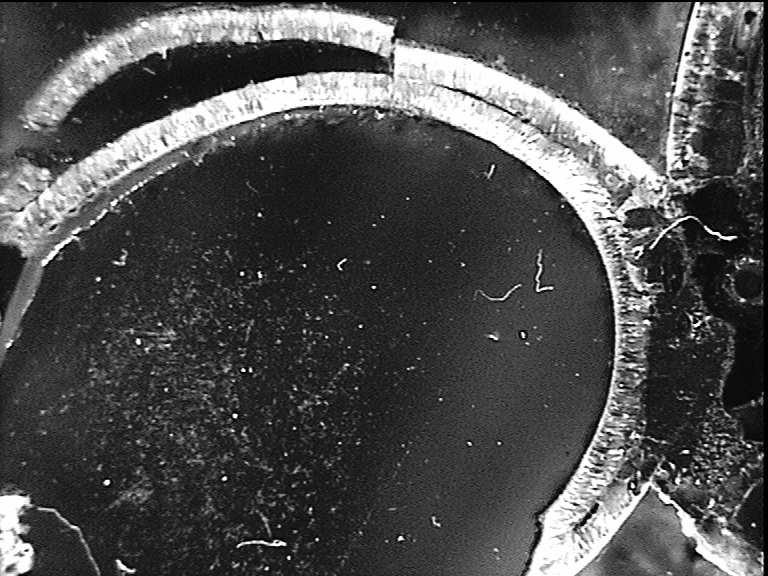 A megolvadt rozsdamentes acélburkolat a cirkóniummal eutektikumot hozott létre. A megvezető cső belsejében talált olvadék össztérfogata kb.