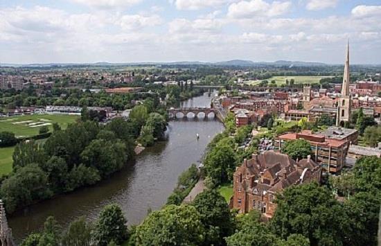 A képzés helyszíne Worcester városa közép Angliában, Londontól 170 km-re található. Lakossága 100 000 fő.