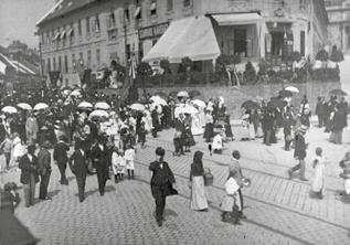 A csoportnyelvek 12. Nyelv és élet A pesti nyelvről több mint százéves vita folyik. Hogy mit is érthetünk rajta?