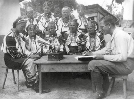 Magyar nyelvjárások a határon innen és túl 13. Nyelv és élet Nyeletlenkedő székely kölkök! Bizonyára ismeritek a Micimackót.